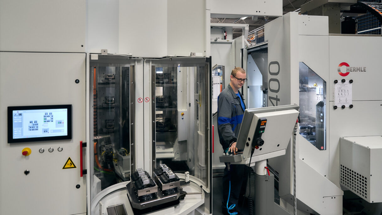Bearbeitungszentrum Hermle C400 + Handling System Flex